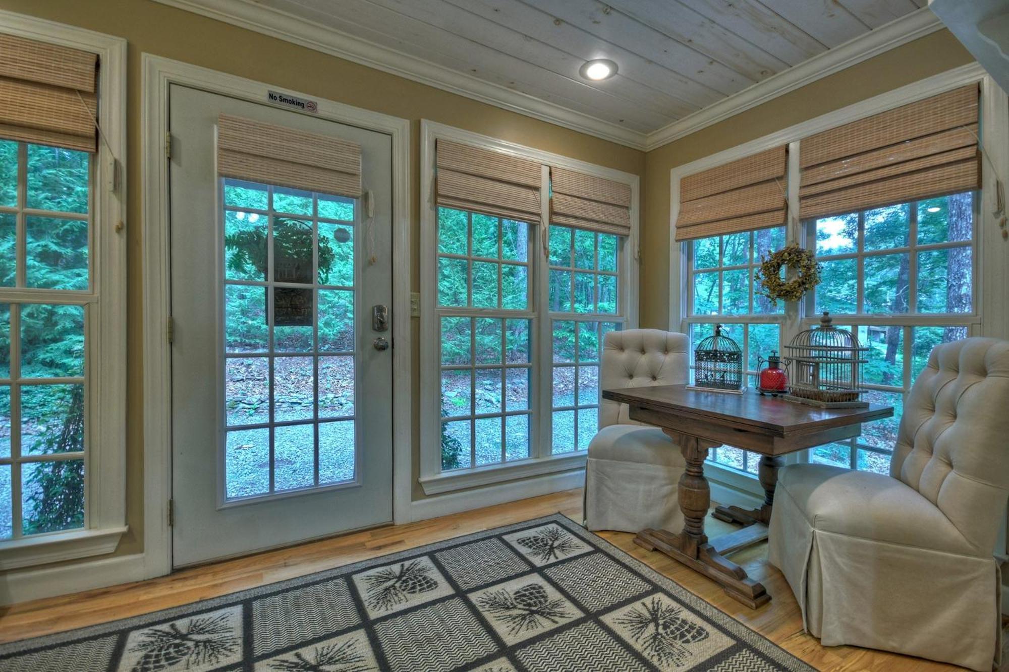 Southern Living Cottage Cozy Up By The Fire Relax On The Porch And Enjoy Peaceful Surroundings بلو ريدج المظهر الخارجي الصورة